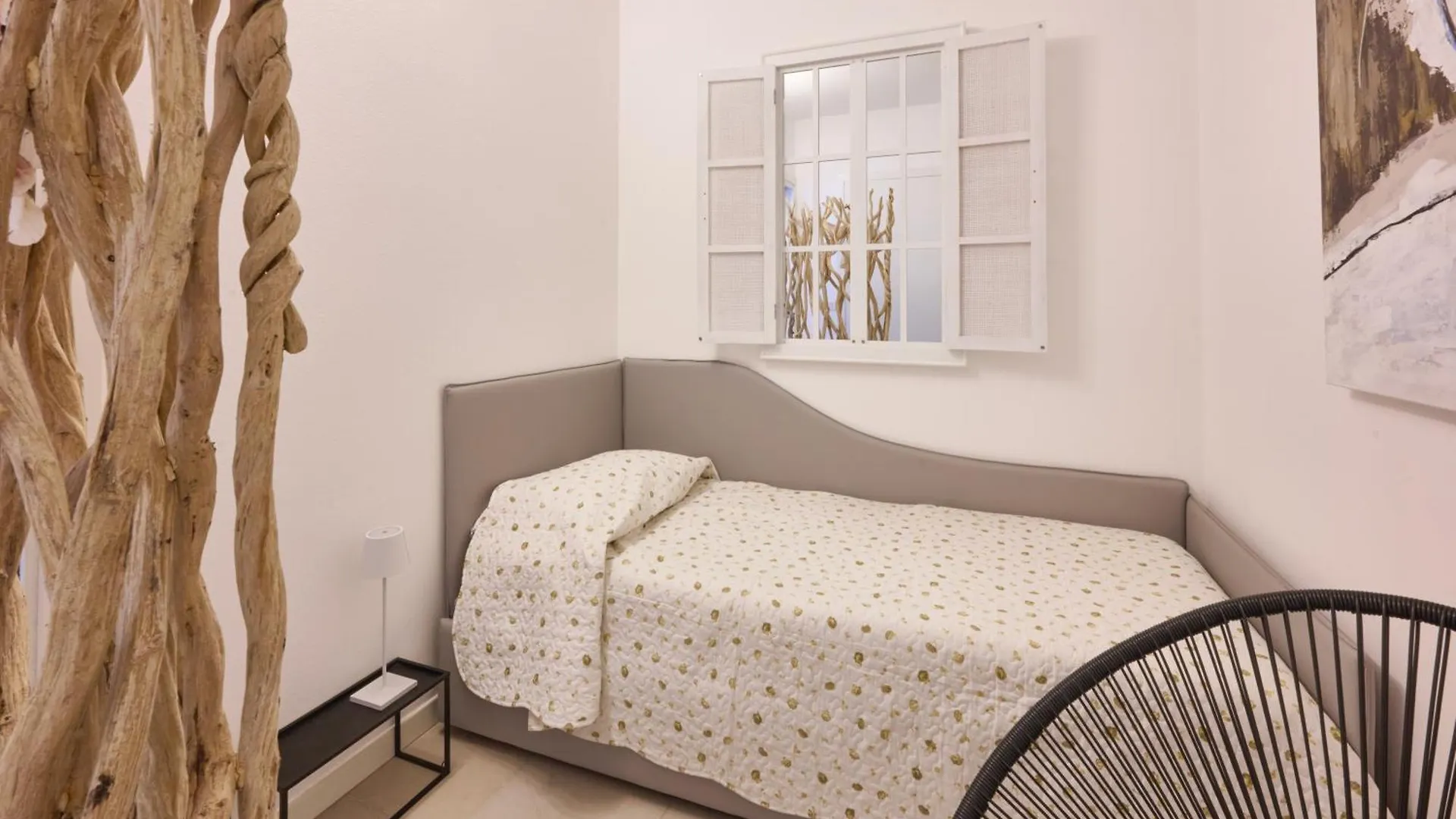 Borgo Paradiso Apartments contacts